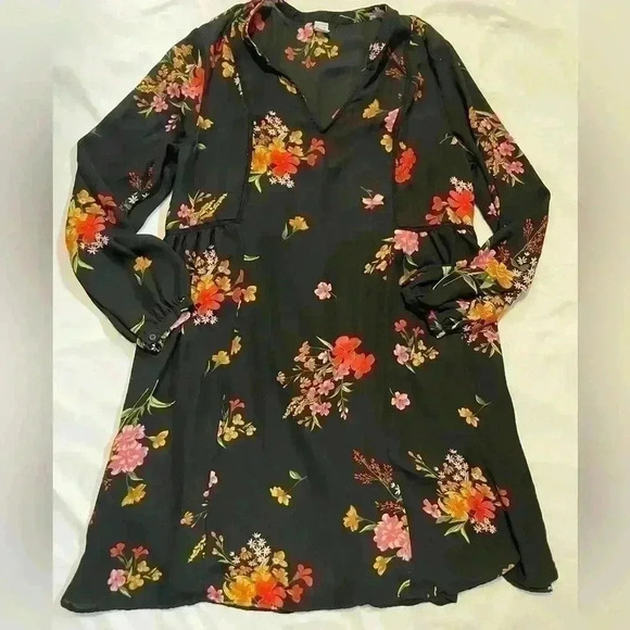 Old Navy Dresses & Skirts - Old Navy Women’s Floral Dress Size Medium Black